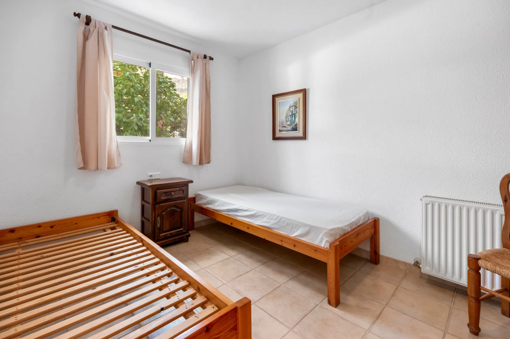 Chalet with garage and large plot for sale in Altea