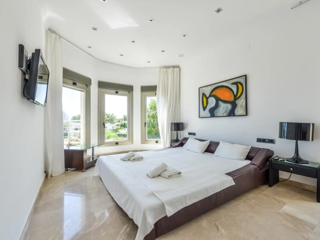 Vila Impresionantă de Lux cu Piscină Încălzită și Jacuzzi de Vânzare în Benissa