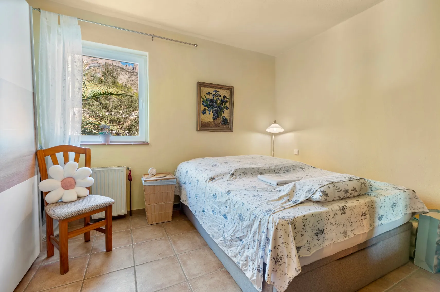Chalet with garage and large plot for sale in Altea