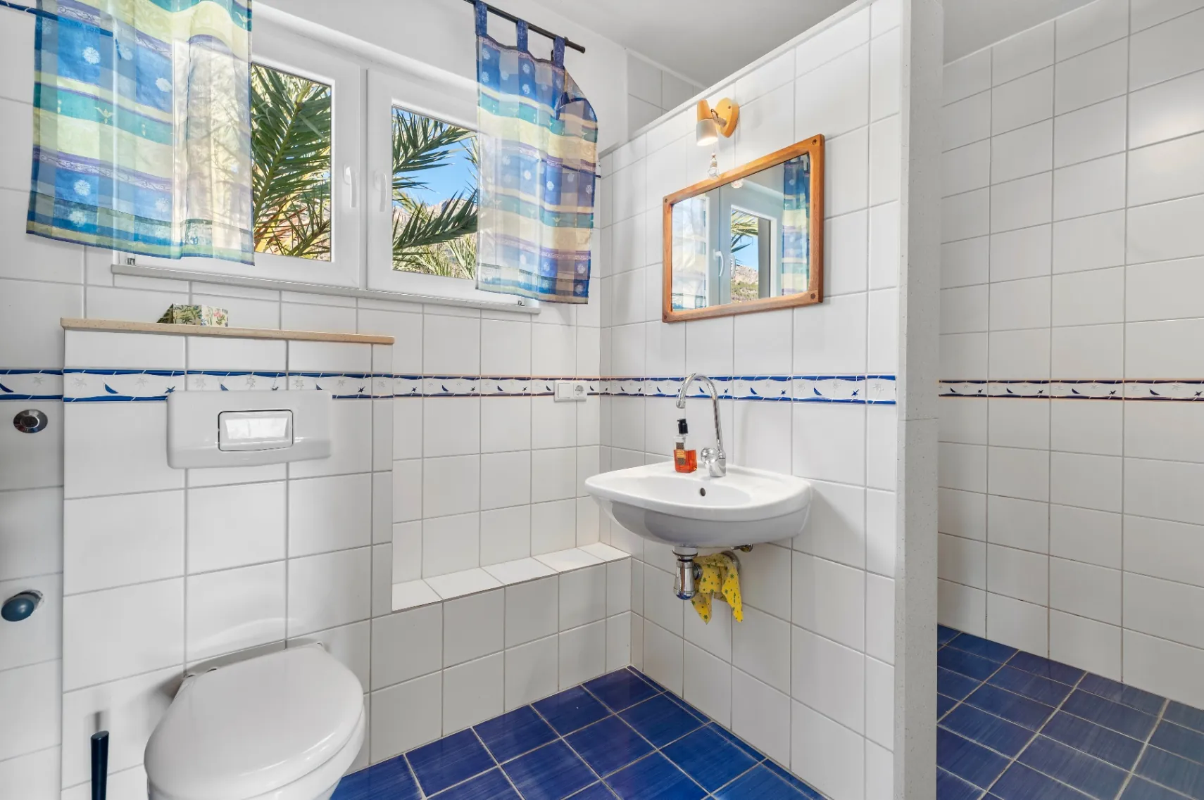 Chalet with garage and large plot for sale in Altea