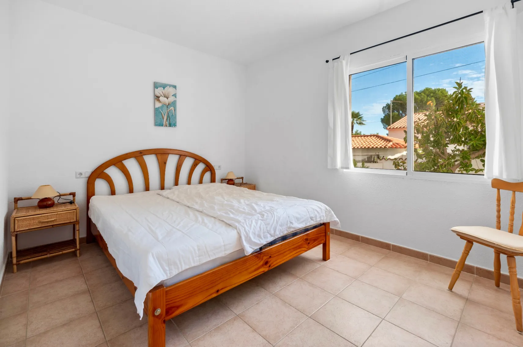 Chalet with garage and large plot for sale in Altea