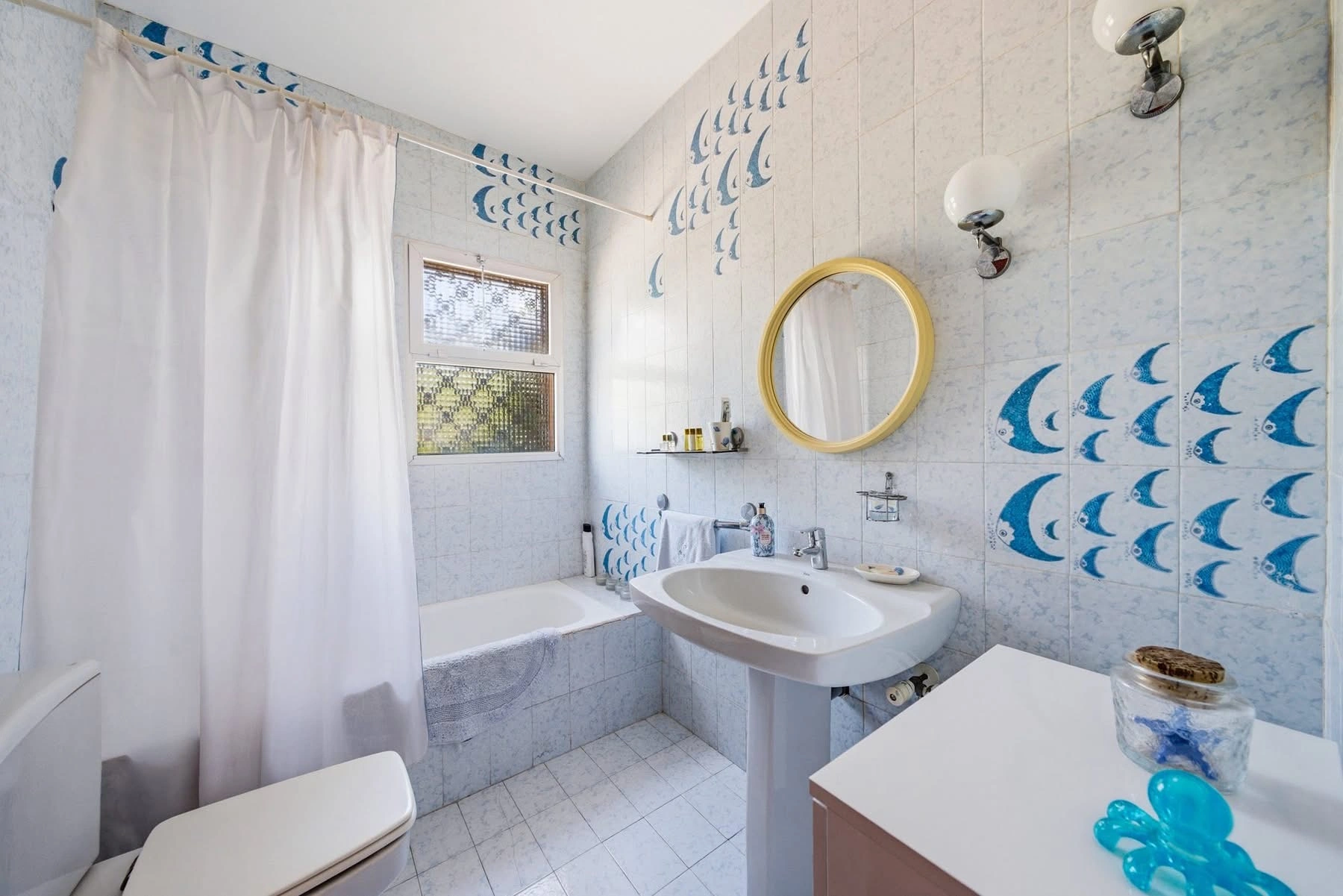 Spacious villa with sea and mountain views in a quiet residential area for sale in Alfaz del Pi.