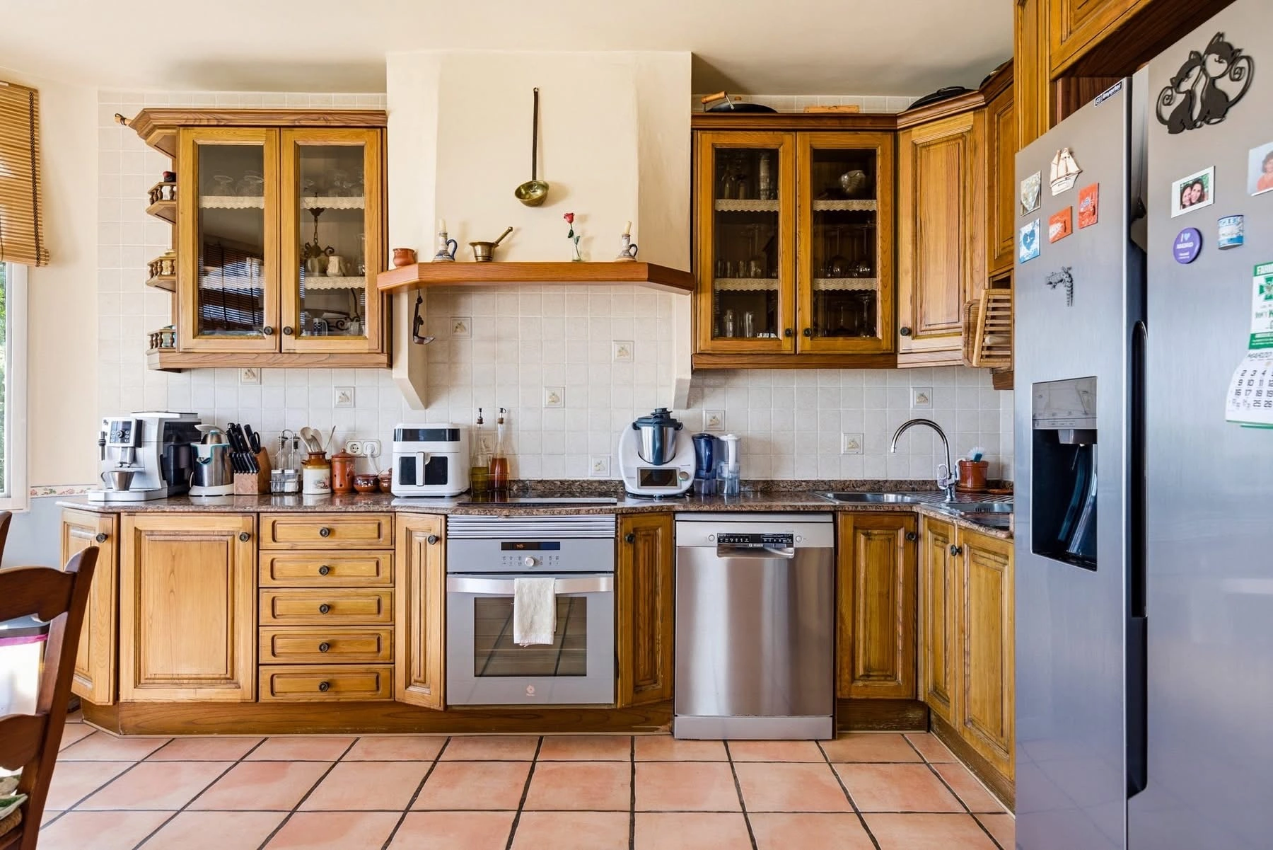 Spacious villa with sea and mountain views in a quiet residential area for sale in Alfaz del Pi.