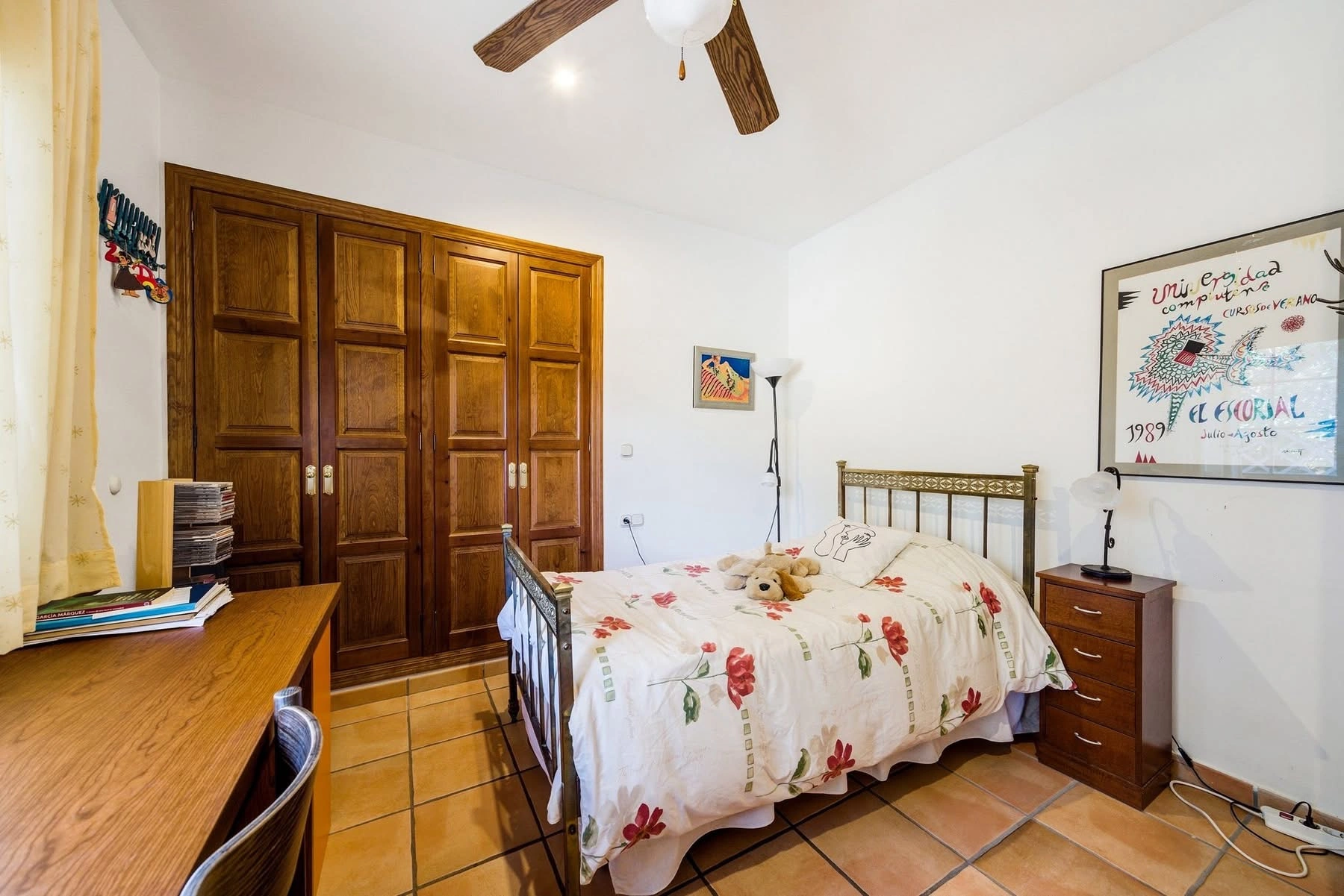 Spacious villa with sea and mountain views in a quiet residential area for sale in Alfaz del Pi.