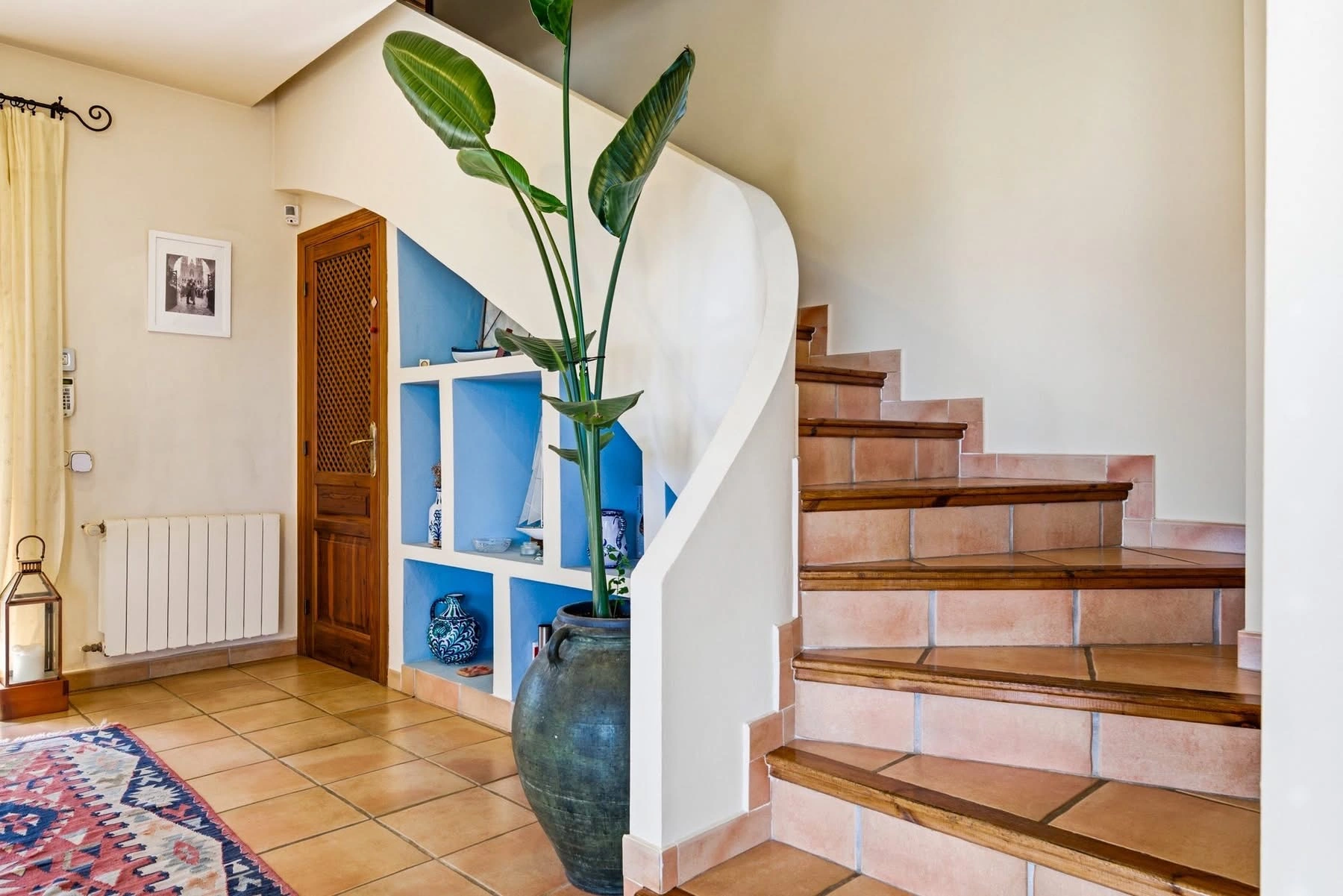 Spacious villa with sea and mountain views in a quiet residential area for sale in Alfaz del Pi.