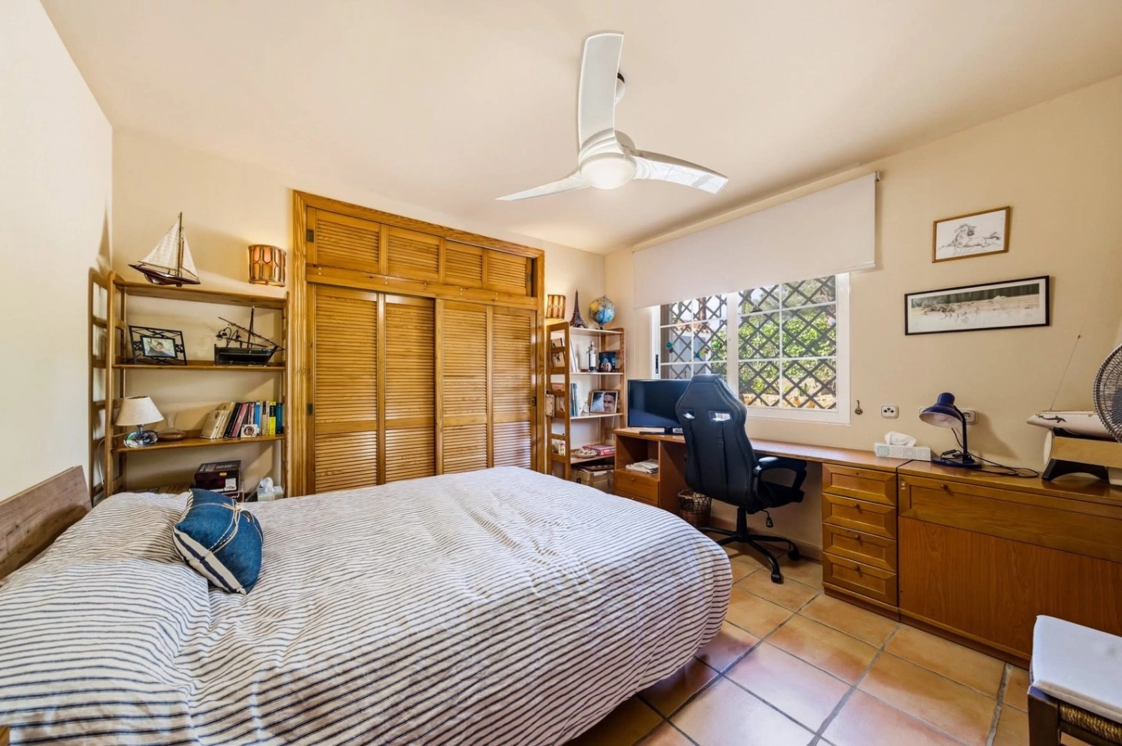 Spacious villa with sea and mountain views in a quiet residential area for sale in Alfaz del Pi.