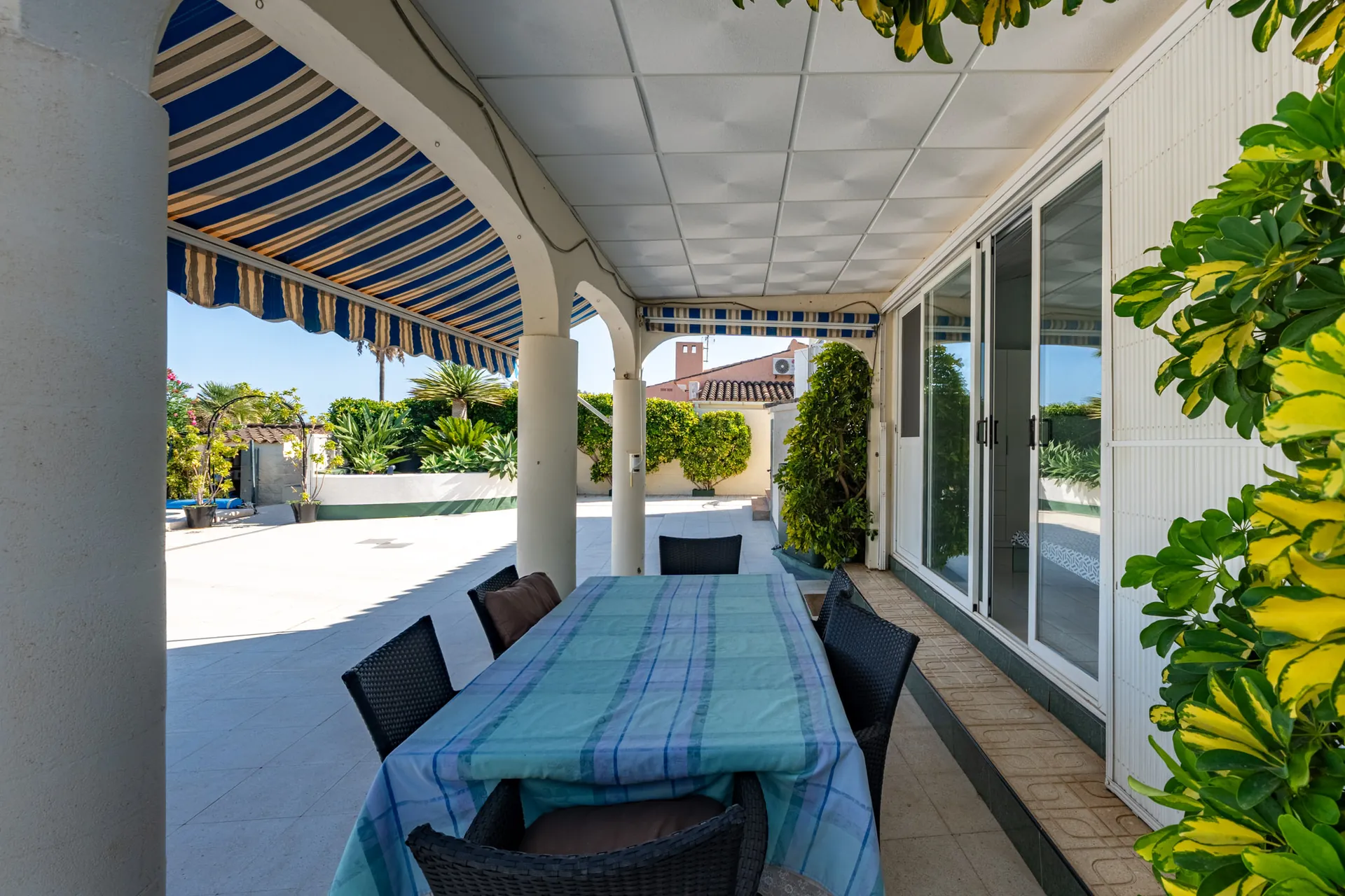 Villa for sale in La Nucía, Alicante
