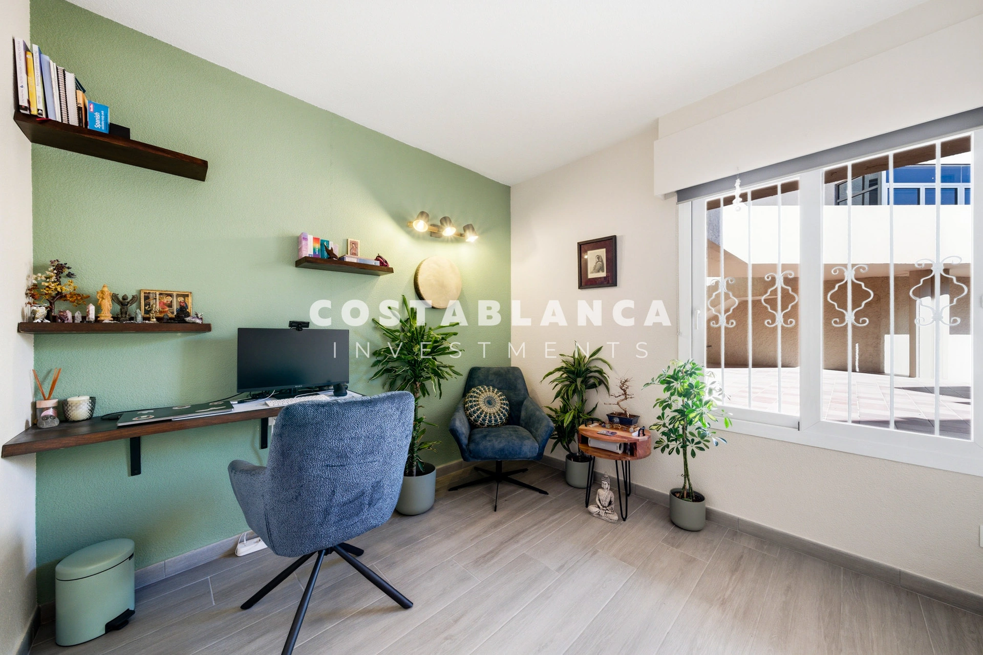 Apartament modern cu vedere la mare de vânzare în Altea Mascarat, complet renovat.