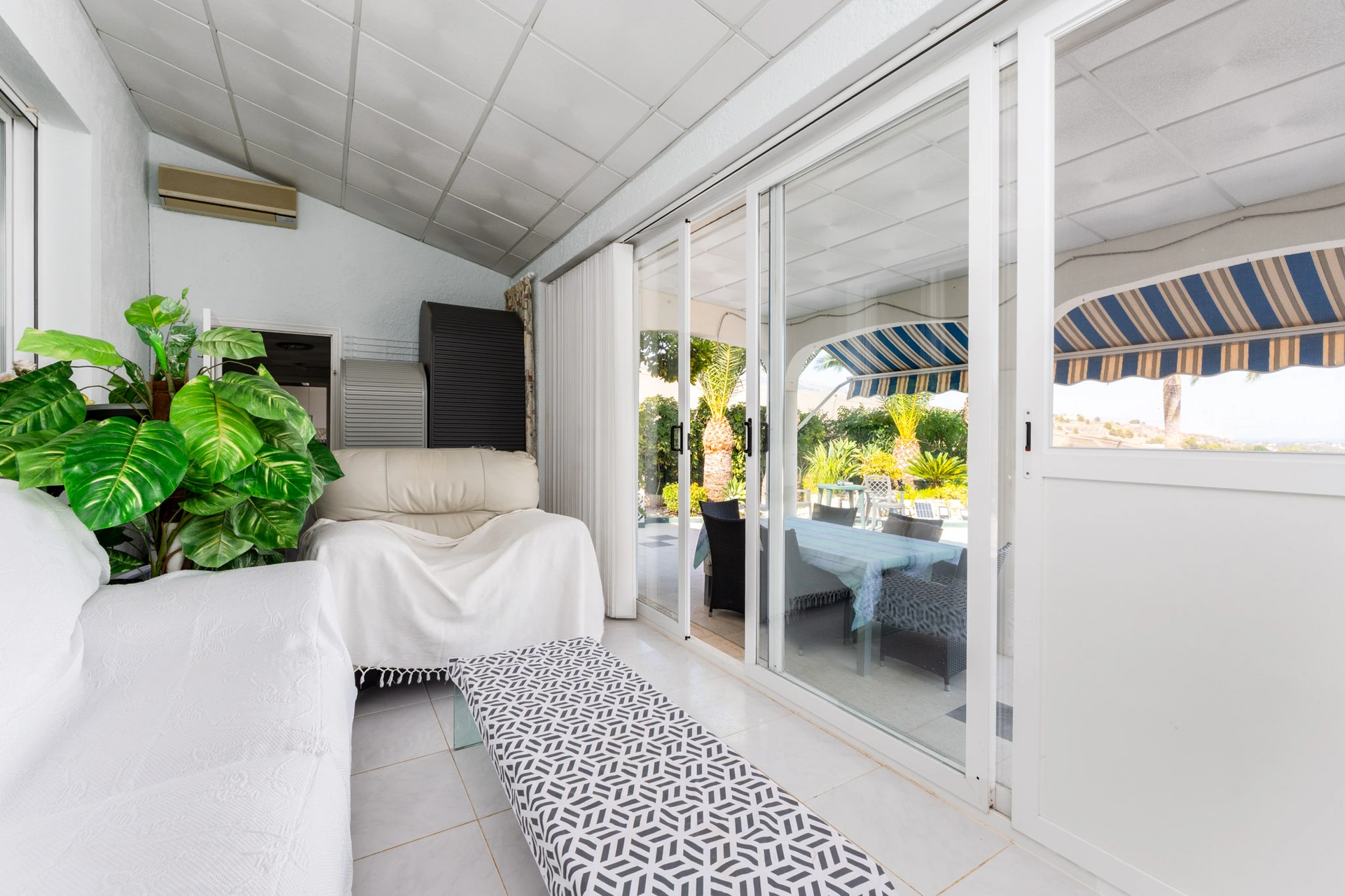 Villa for sale in La Nucía, Alicante