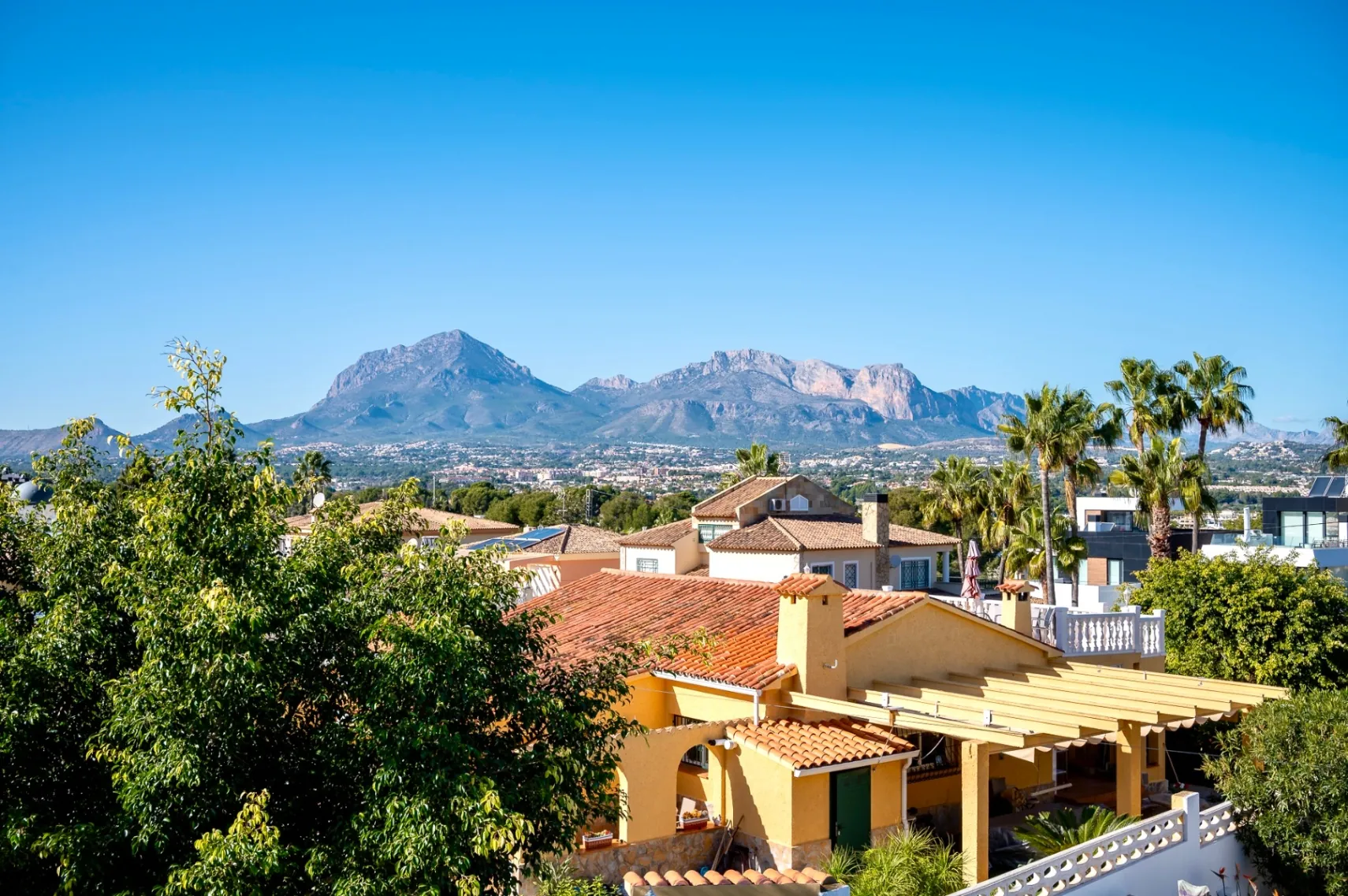 Villa for sale in Albir, Alicante