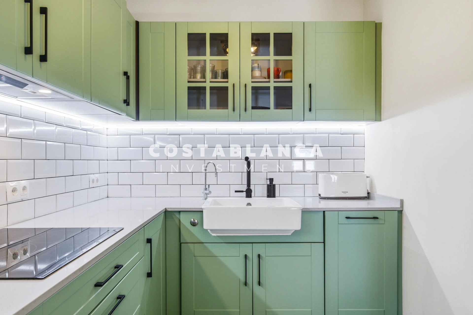 Apartament modern cu vedere la mare de vânzare în Altea Mascarat, complet renovat.