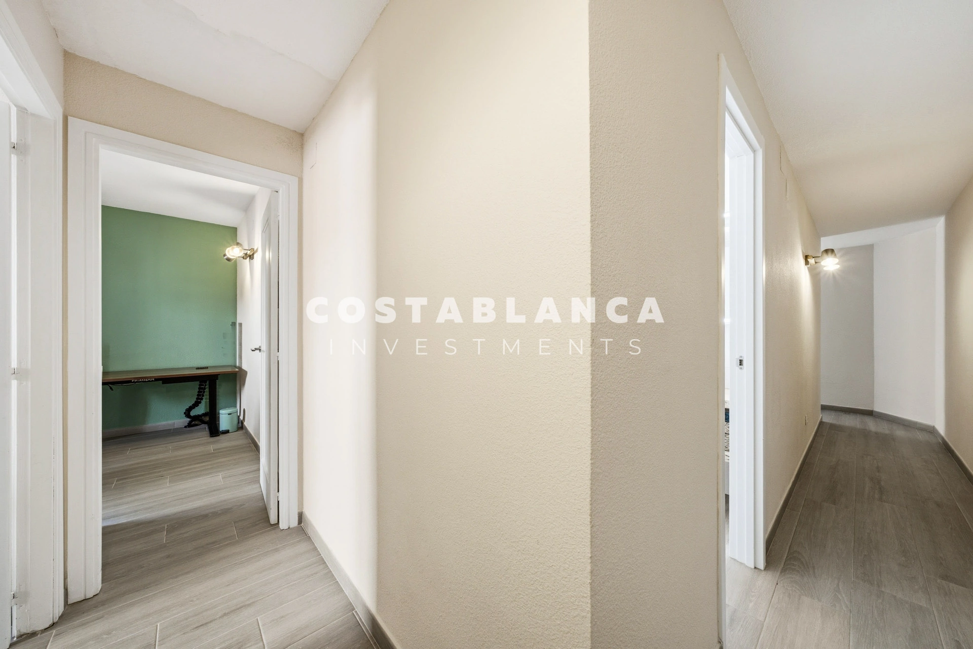 Apartament modern cu vedere la mare de vânzare în Altea Mascarat, complet renovat.