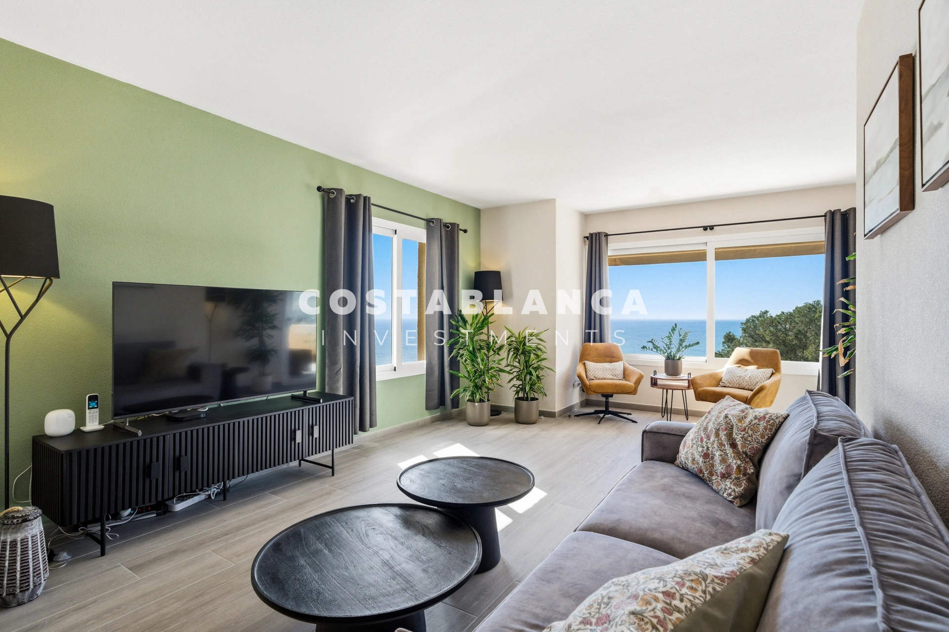 Apartament modern cu vedere la mare de vânzare în Altea Mascarat, complet renovat.