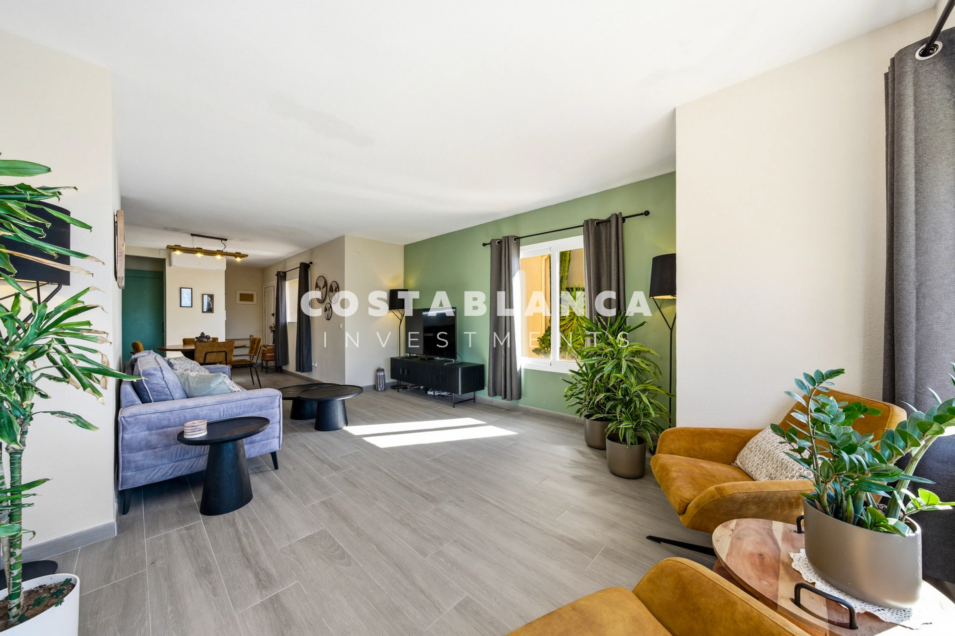 Apartament modern cu vedere la mare de vânzare în Altea Mascarat, complet renovat.