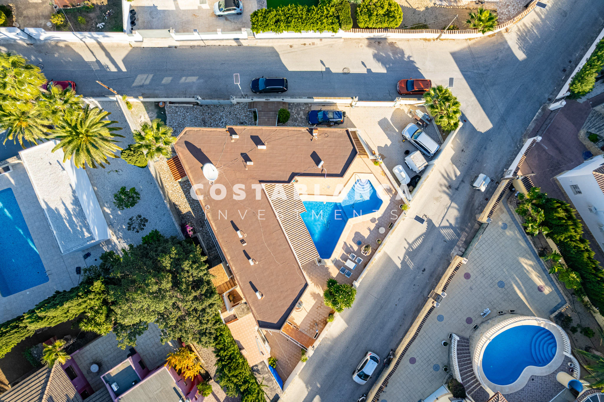 Vila mare cu piscină și două zone de locuit separate de vânzare în Alfaz del Pi