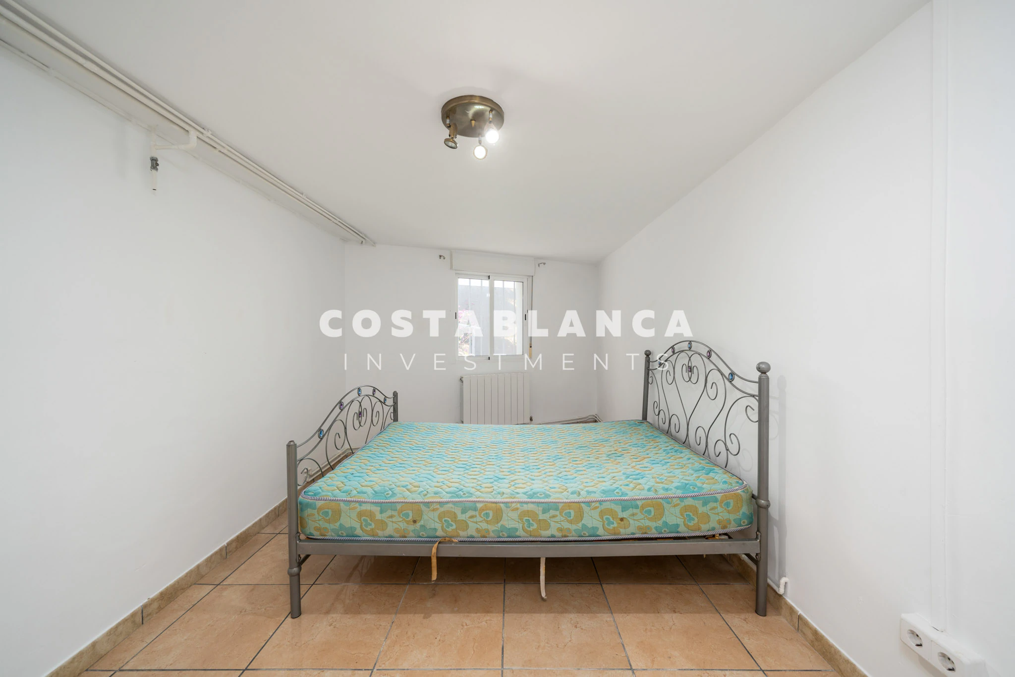 Vila mare cu piscină și două zone de locuit separate de vânzare în Alfaz del Pi