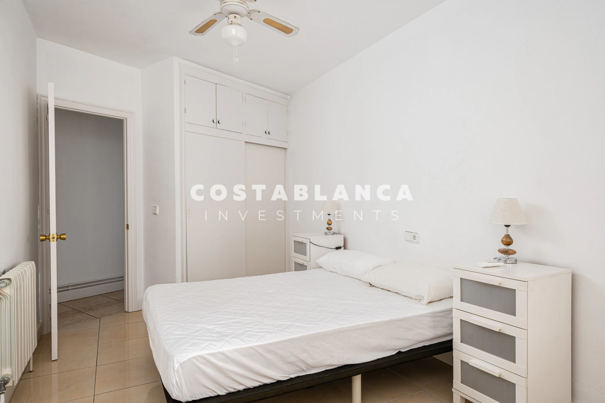 Vila mare cu piscină și două zone de locuit separate de vânzare în Alfaz del Pi