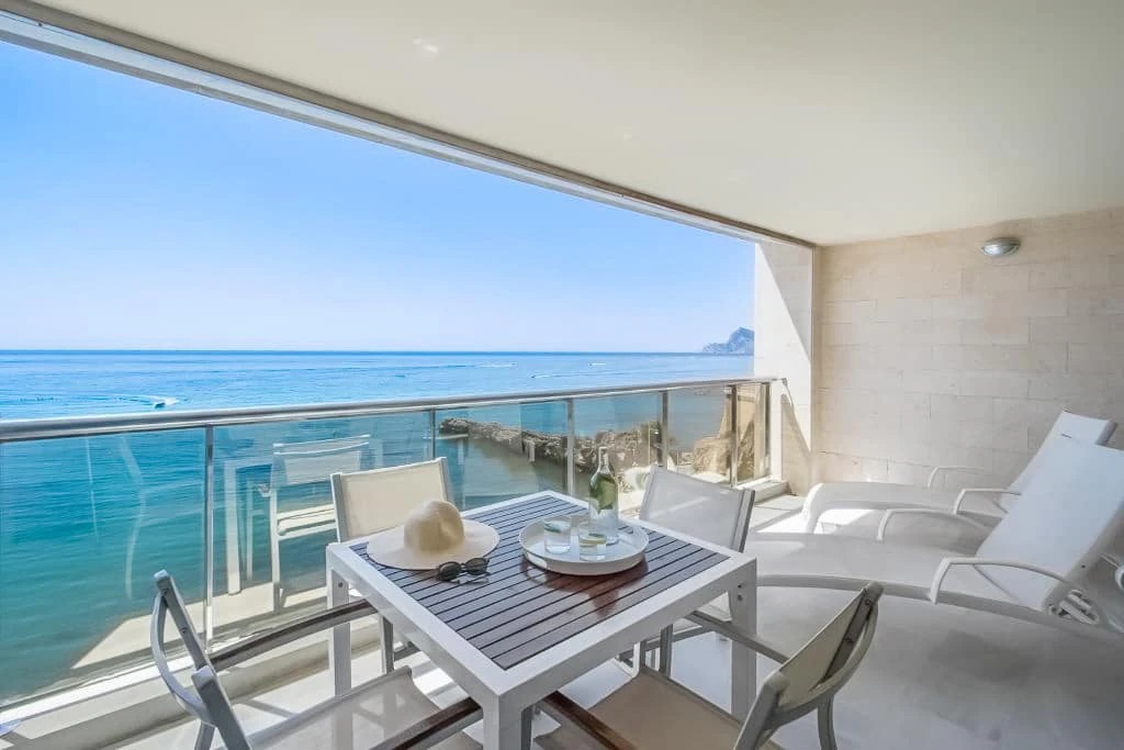 Apartamento en primera línea de playa con licencia turística en Mascarat-Altea