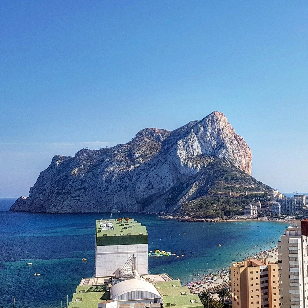 Apartamento con vistas al mar en venta en Calpe, Costa Blanca.