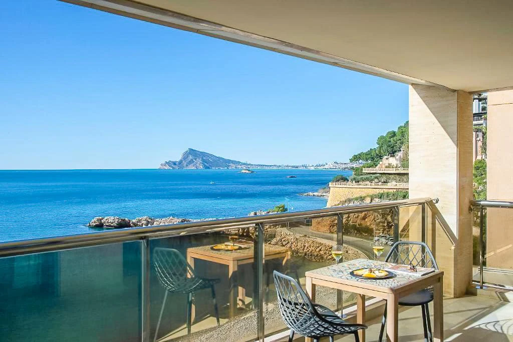 Apartamento en primera línea de playa con licencia turística en Mascarat-Altea