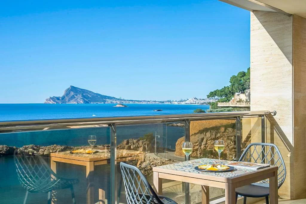 Apartamento en primera línea de playa con licencia turística en Mascarat-Altea
