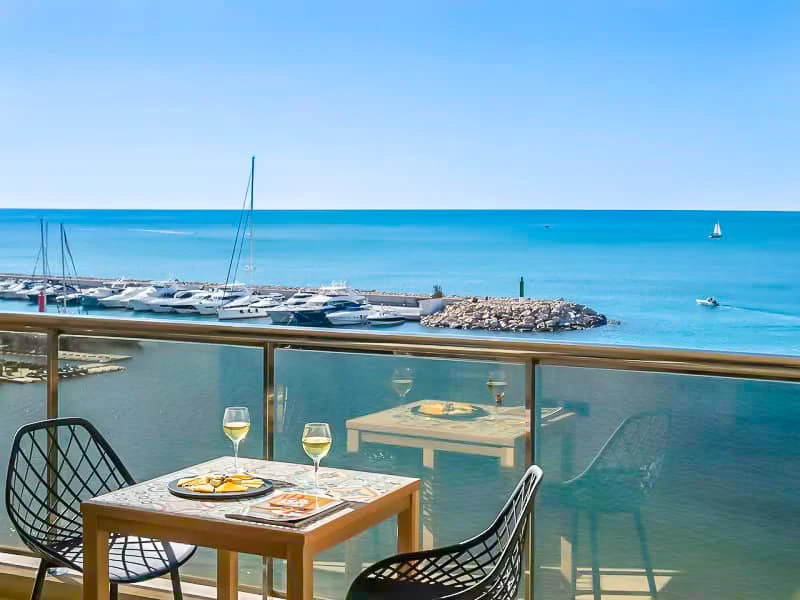 Apartamento en primera línea de playa con licencia turística en Mascarat-Altea