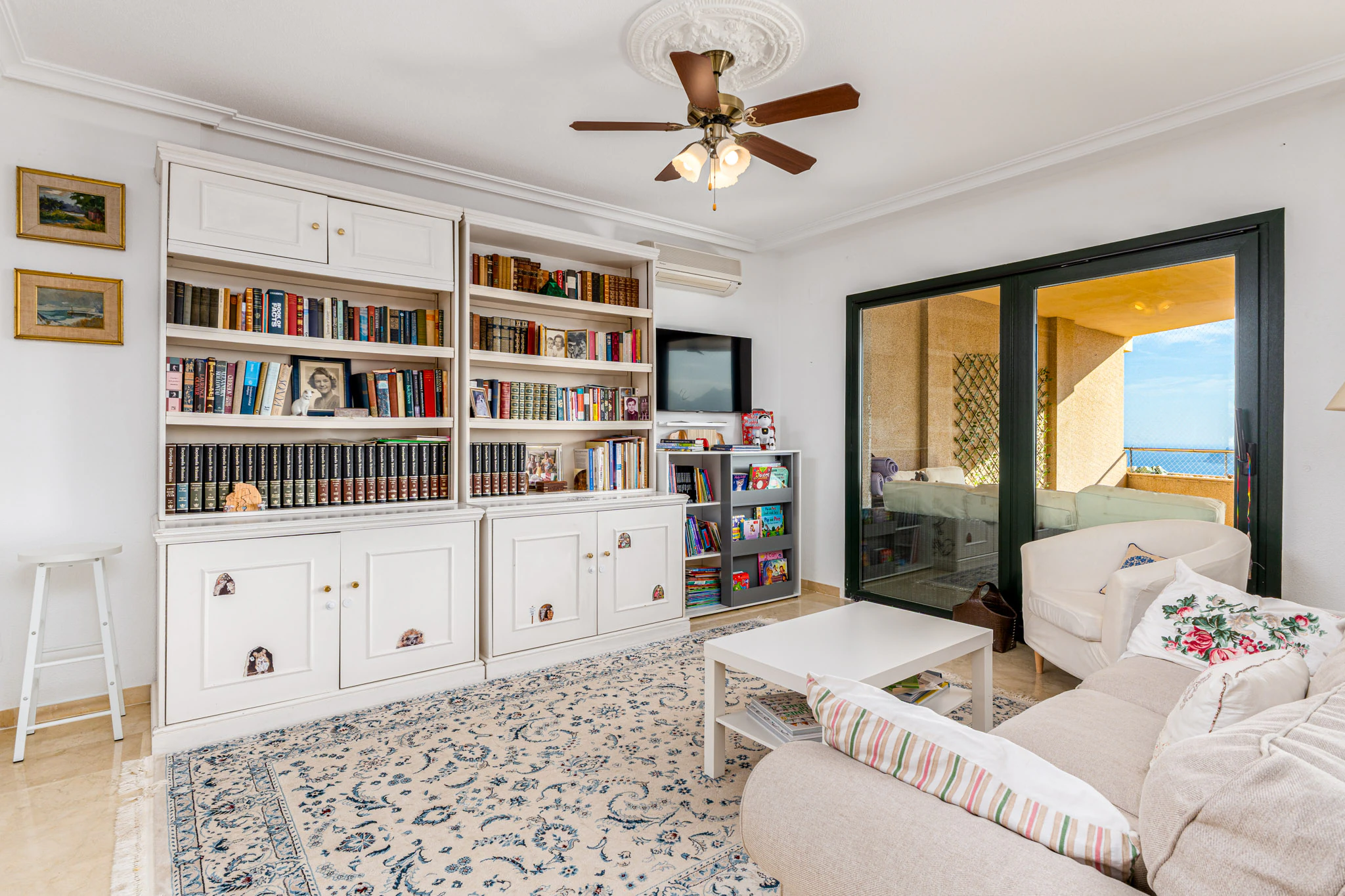 Apartament spațios cu vederi impresionante la mare și la munte de vânzare în Sierra de Altea
