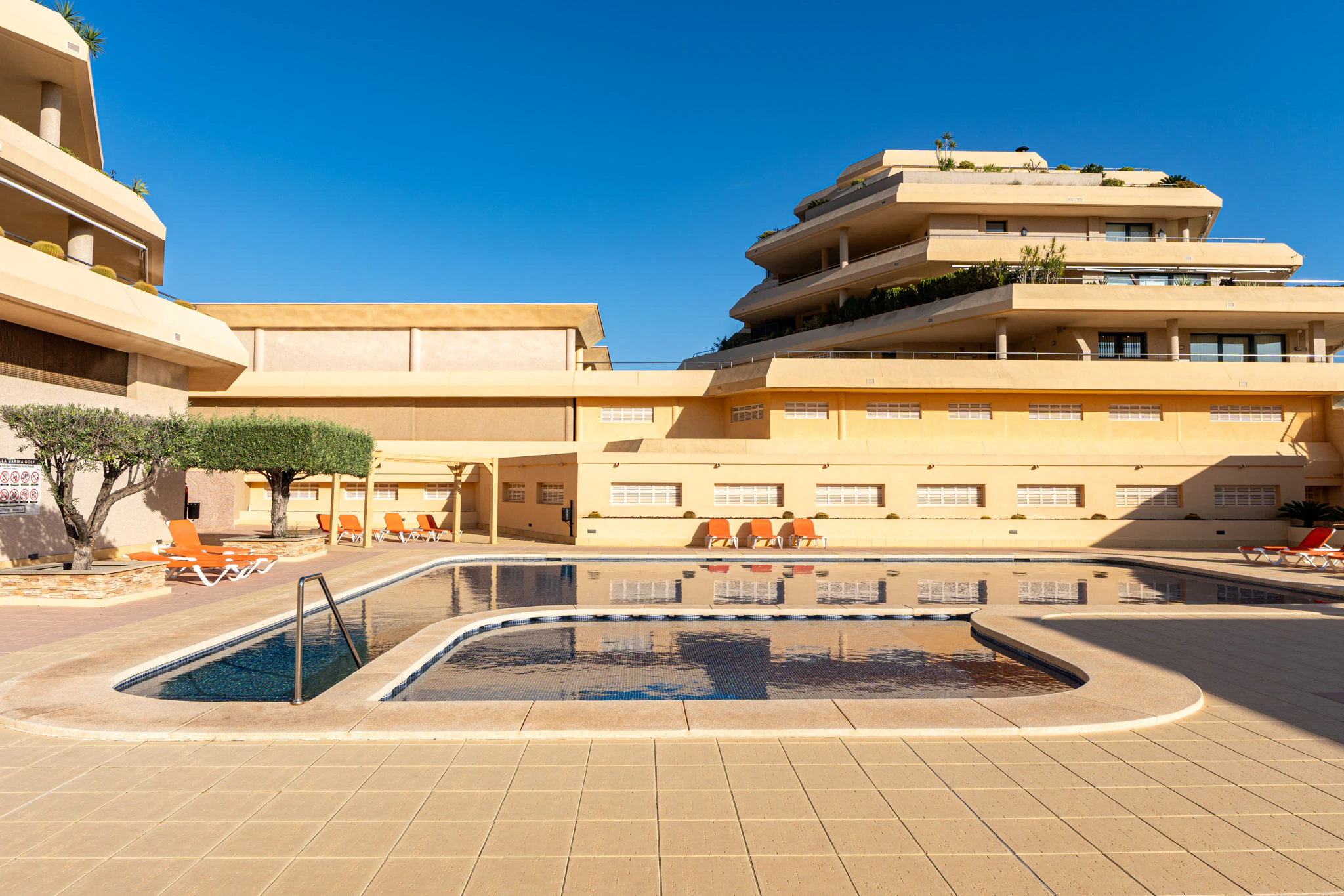 Apartament spațios cu vederi impresionante la mare și la munte de vânzare în Sierra de Altea