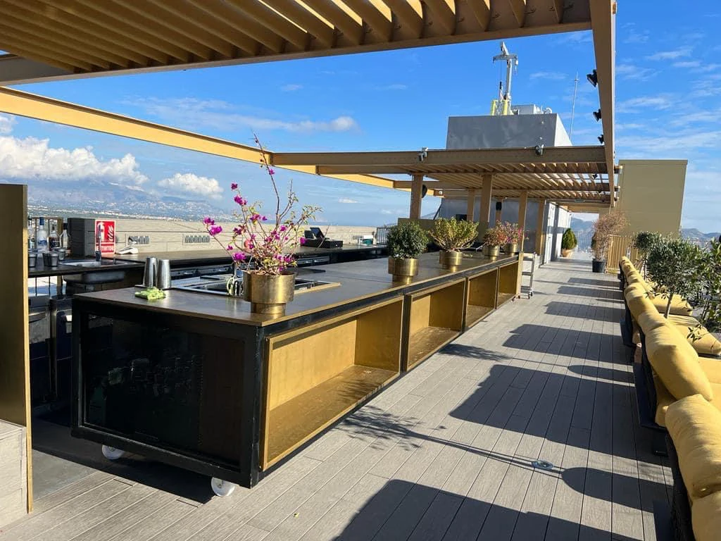 Apartament de lux cu vedere la mare în Intempo