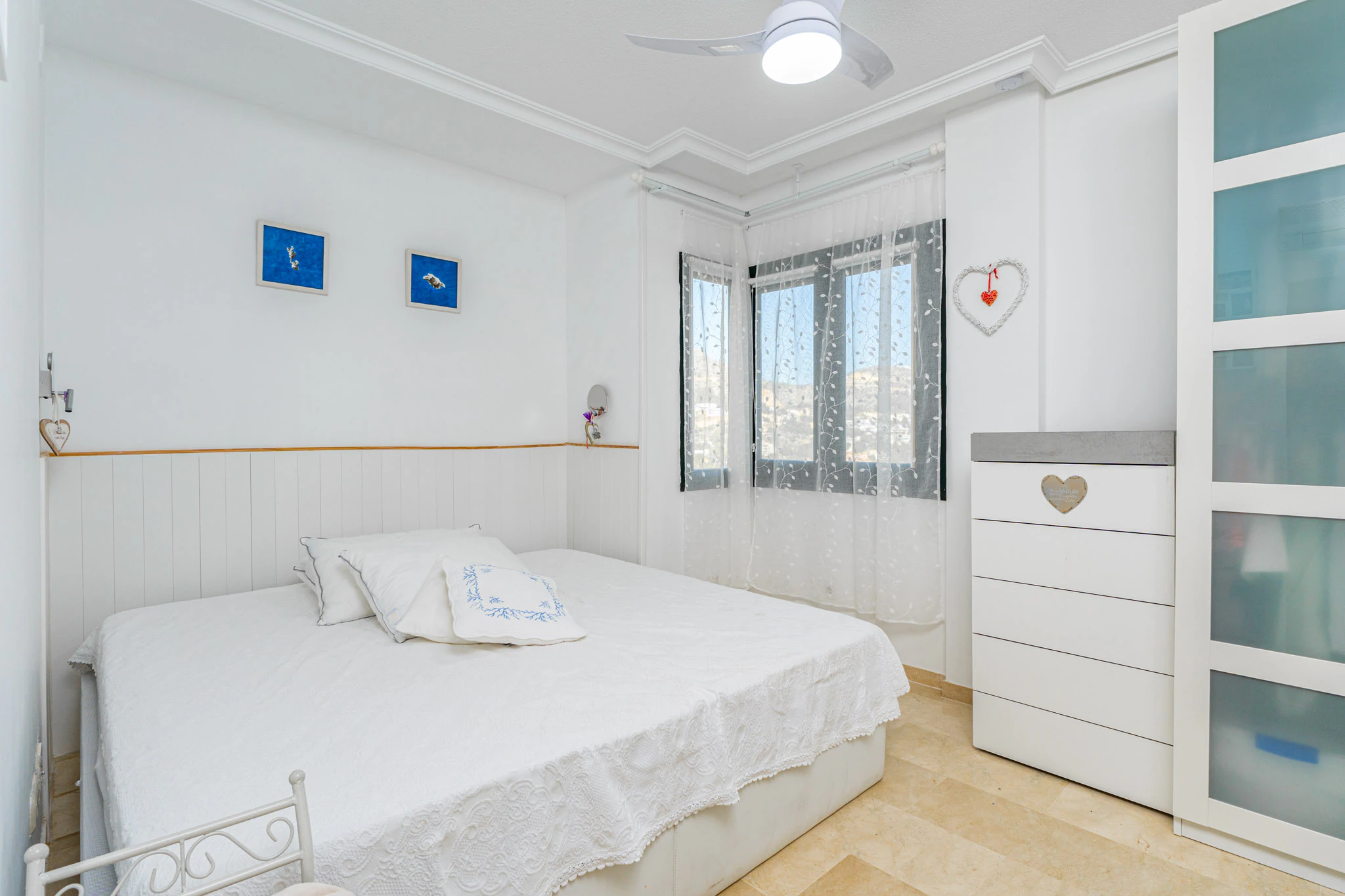 Apartament spațios cu vederi impresionante la mare și la munte de vânzare în Sierra de Altea