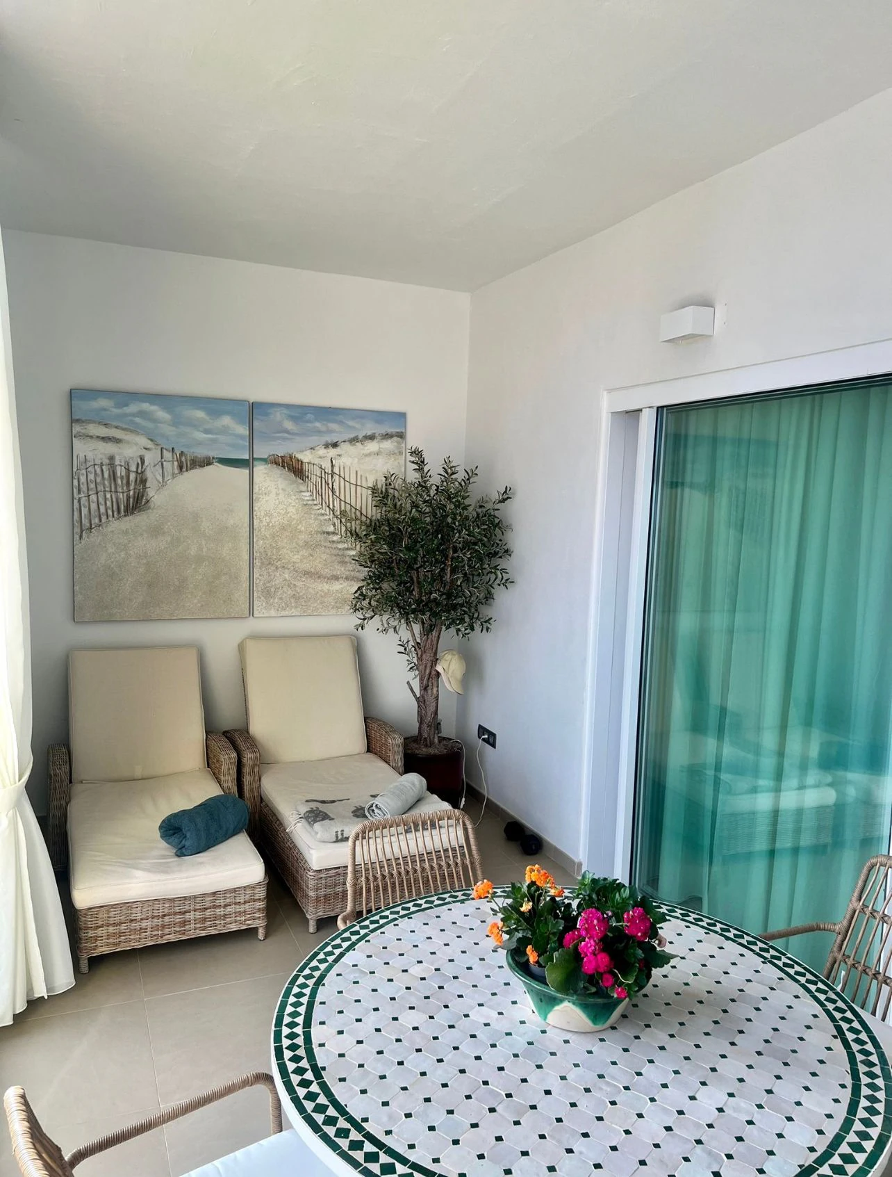 Apartament de lux cu vedere la mare în Intempo