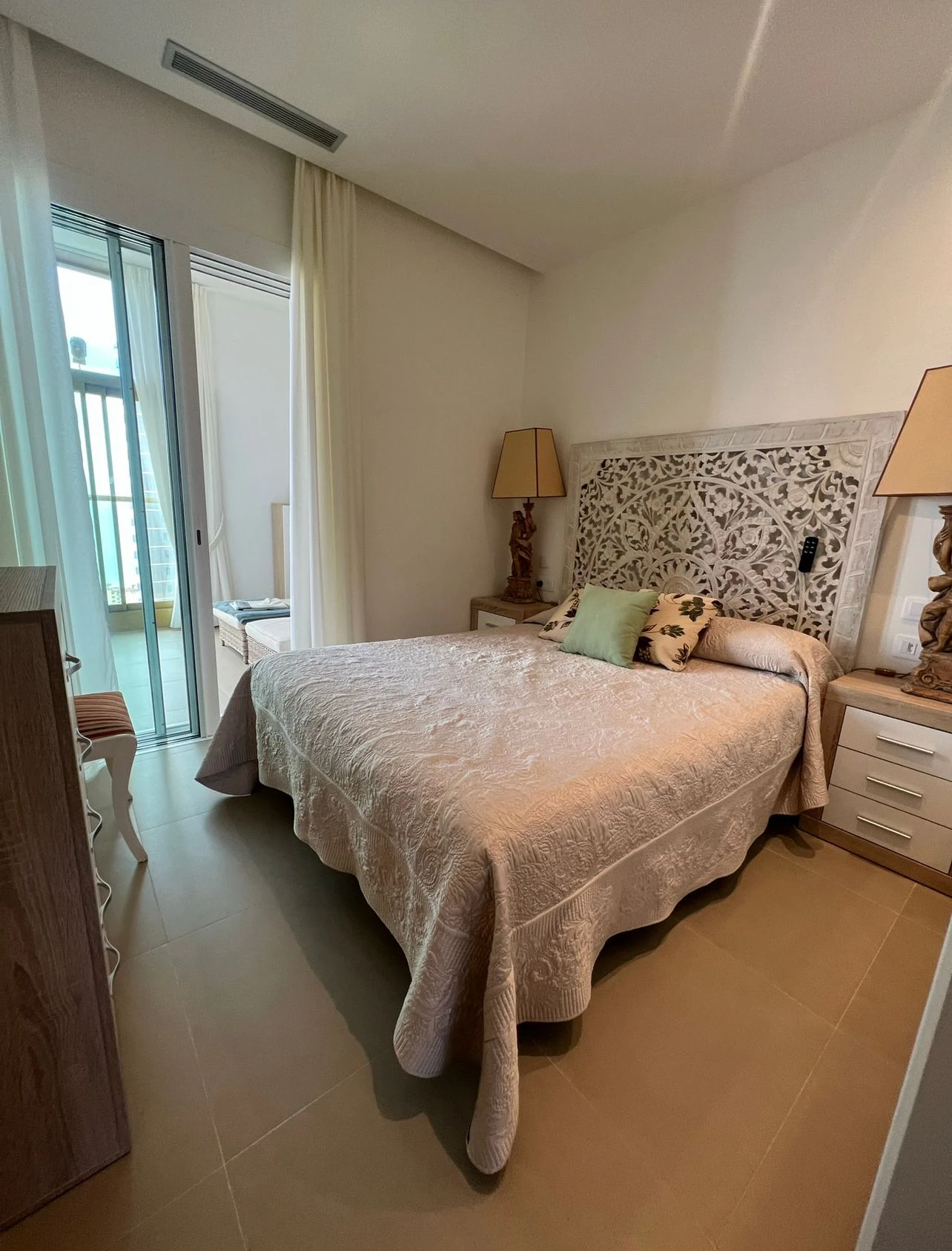 Apartament de lux cu vedere la mare în Intempo