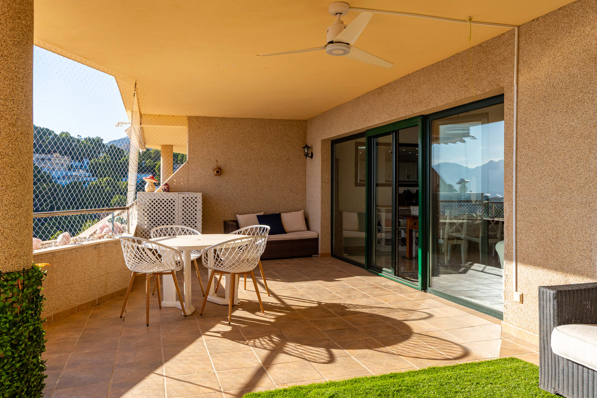 Apartament spațios cu vederi impresionante la mare și la munte de vânzare în Sierra de Altea