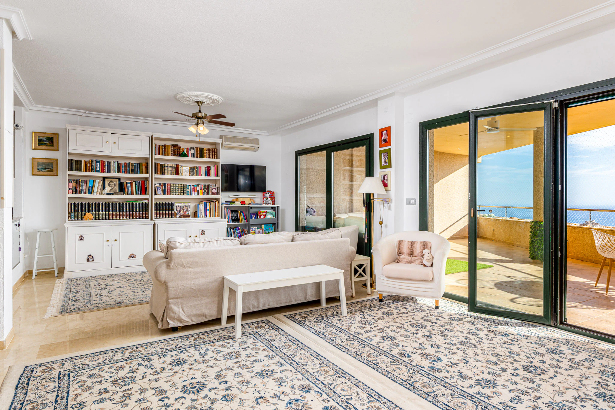 Apartament spațios cu vederi impresionante la mare și la munte de vânzare în Sierra de Altea