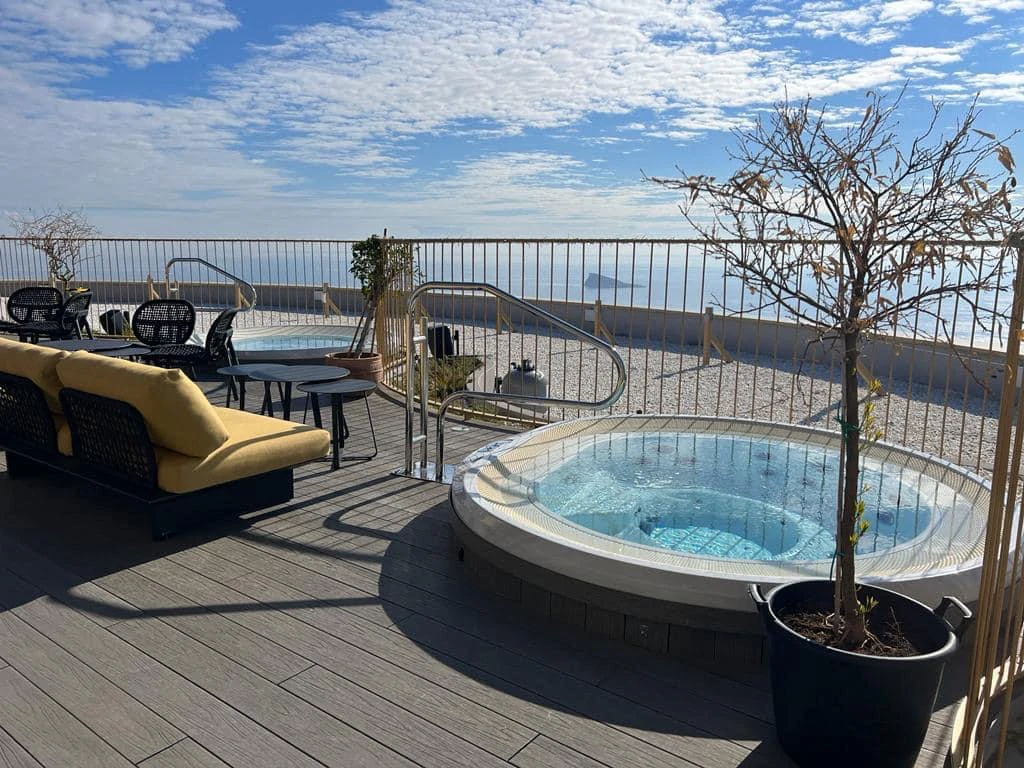 Apartament de lux cu vedere la mare în Intempo