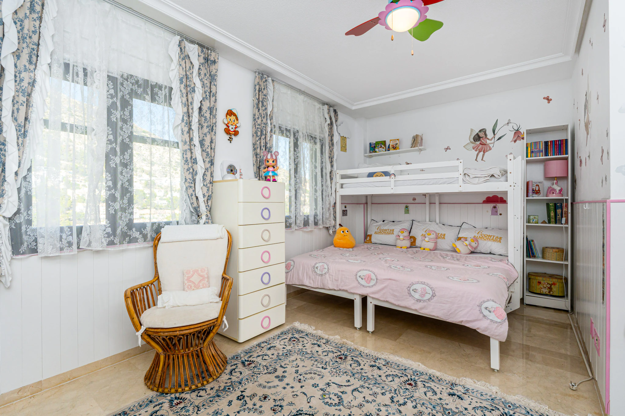 Apartament spațios cu vederi impresionante la mare și la munte de vânzare în Sierra de Altea