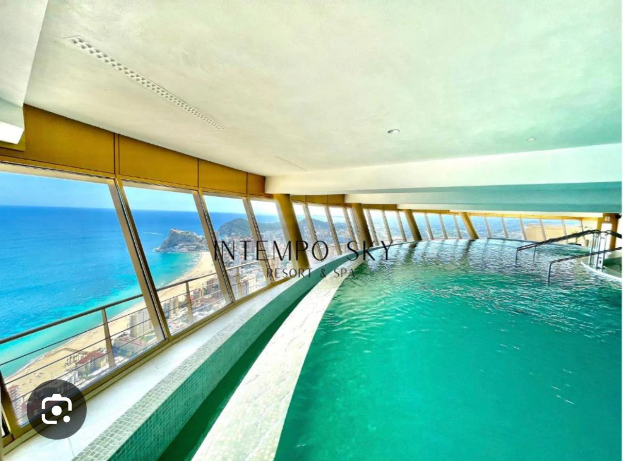 Apartament de lux cu vedere la mare în Intempo