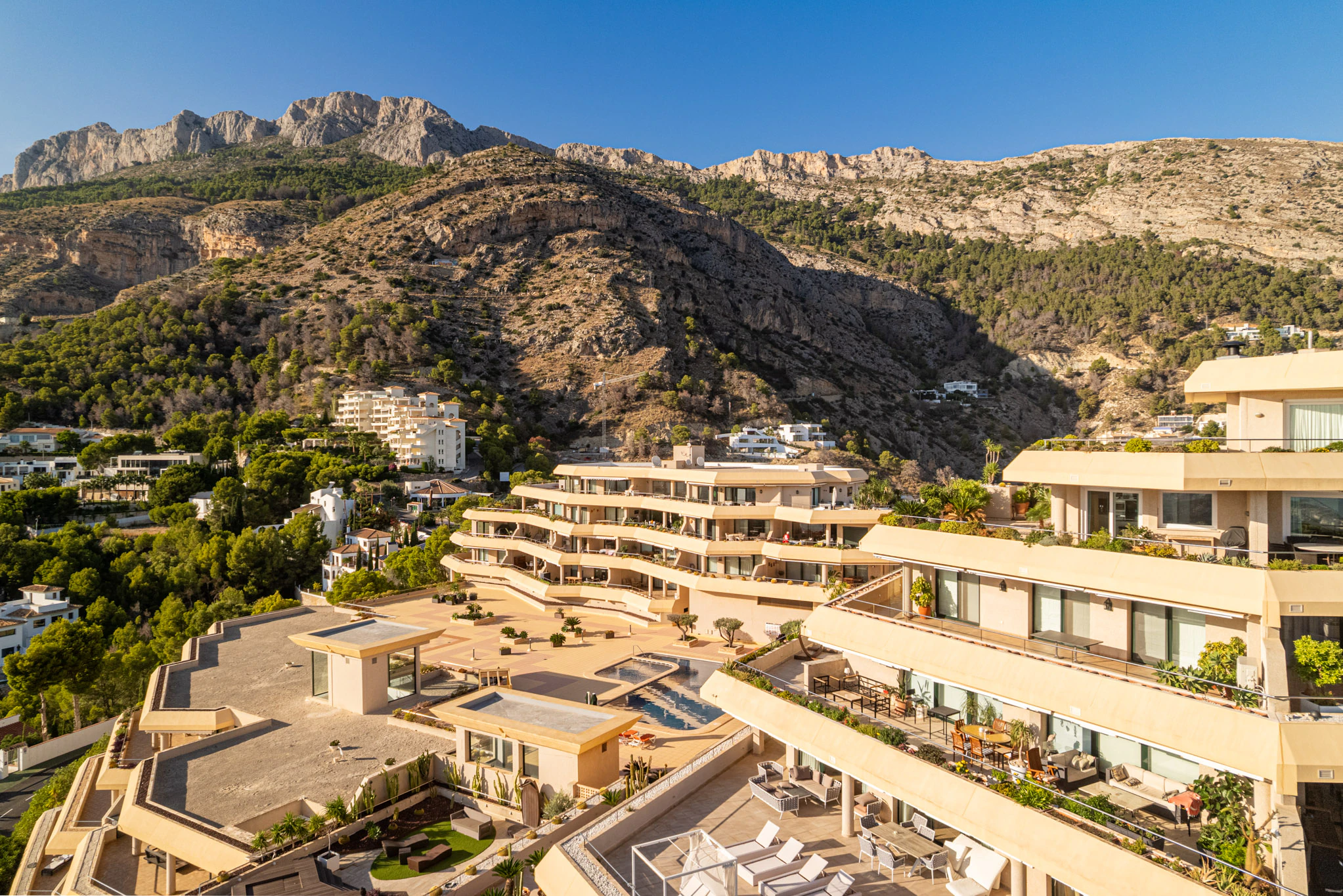 Apartament spațios cu vederi impresionante la mare și la munte de vânzare în Sierra de Altea