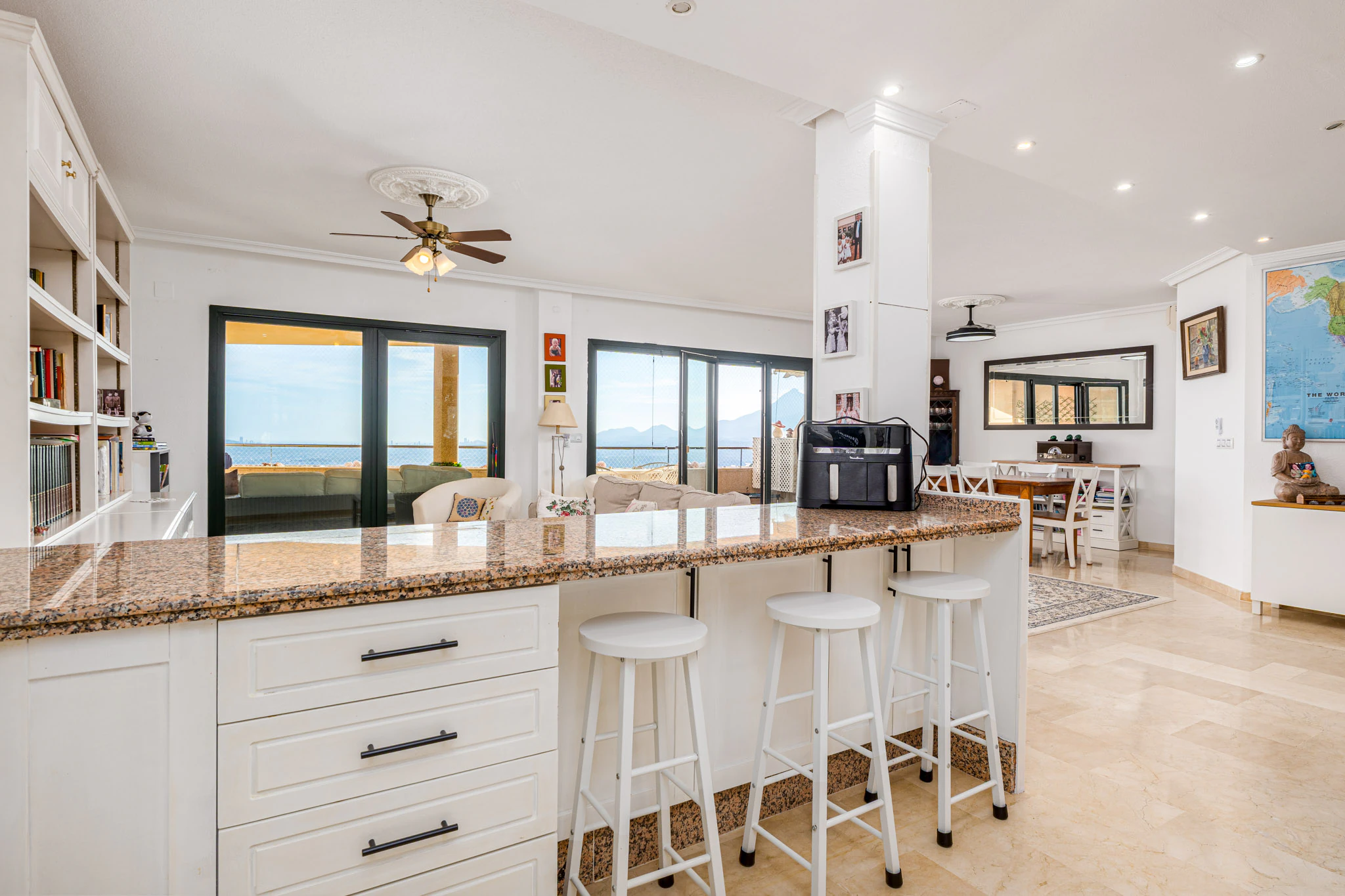 Apartament spațios cu vederi impresionante la mare și la munte de vânzare în Sierra de Altea