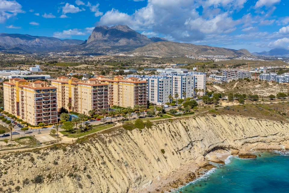 Apartament bine situat aproape de plajă, cu un excelent potențial de închiriere, de vânzare în Villajoyosa.