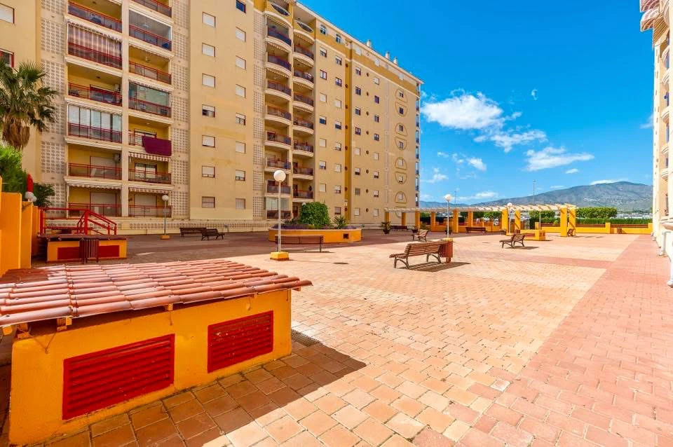 Apartament bine situat aproape de plajă, cu un excelent potențial de închiriere, de vânzare în Villajoyosa.