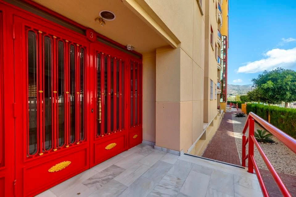 Apartament bine situat aproape de plajă, cu un excelent potențial de închiriere, de vânzare în Villajoyosa.