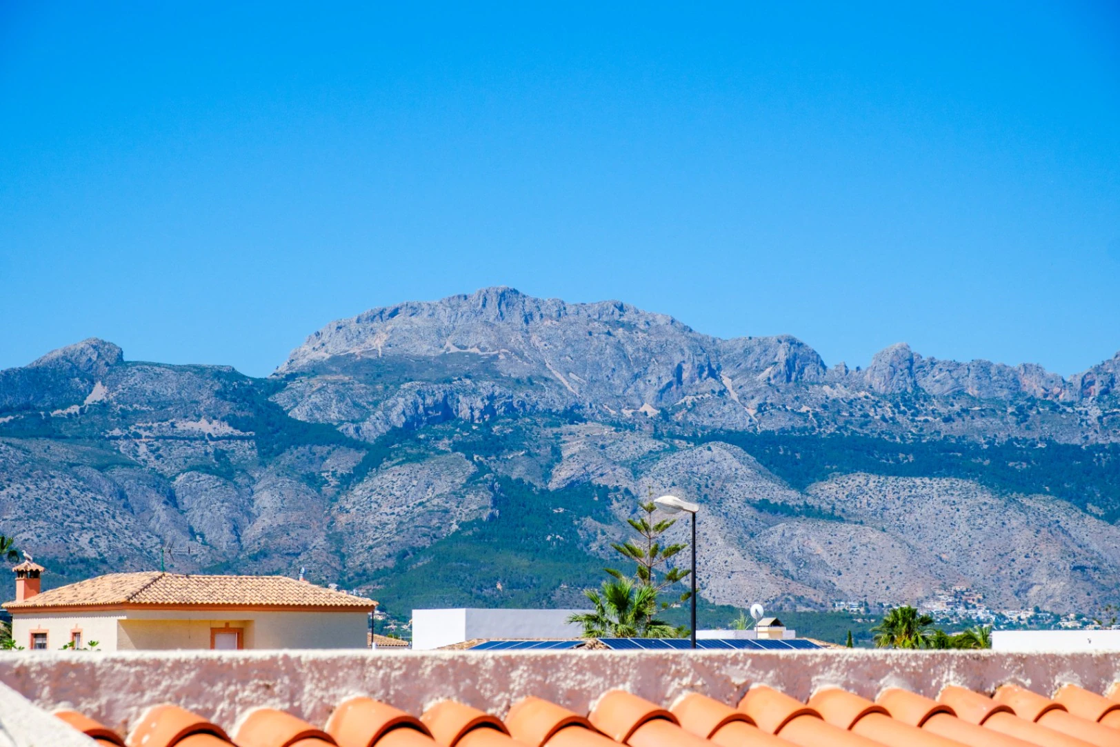 Vilă spațioasă cu 5 camere, cu vedere panoramică la mare, de vânzare în Bello Horizonte, La Nucía.