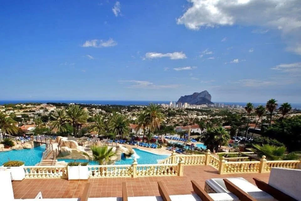 BUNGALOW CU VISTA LA MARE DE VÂNZARE ÎN CALPE – OPORTUNITATE UNICĂ