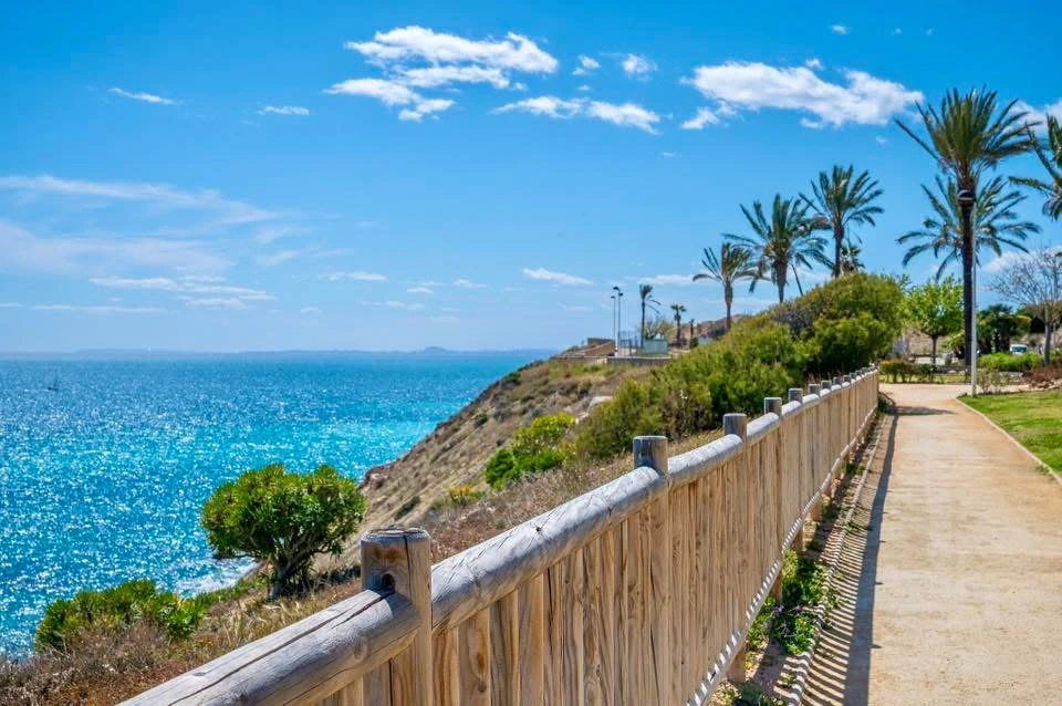 Apartament bine situat aproape de plajă, cu un excelent potențial de închiriere, de vânzare în Villajoyosa.