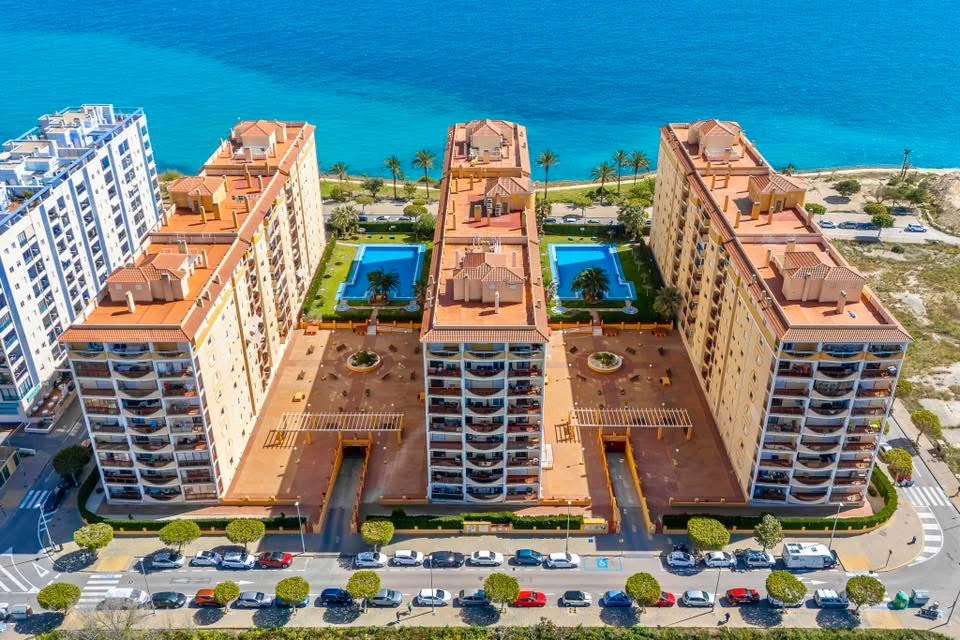 Apartament bine situat aproape de plajă, cu un excelent potențial de închiriere, de vânzare în Villajoyosa.