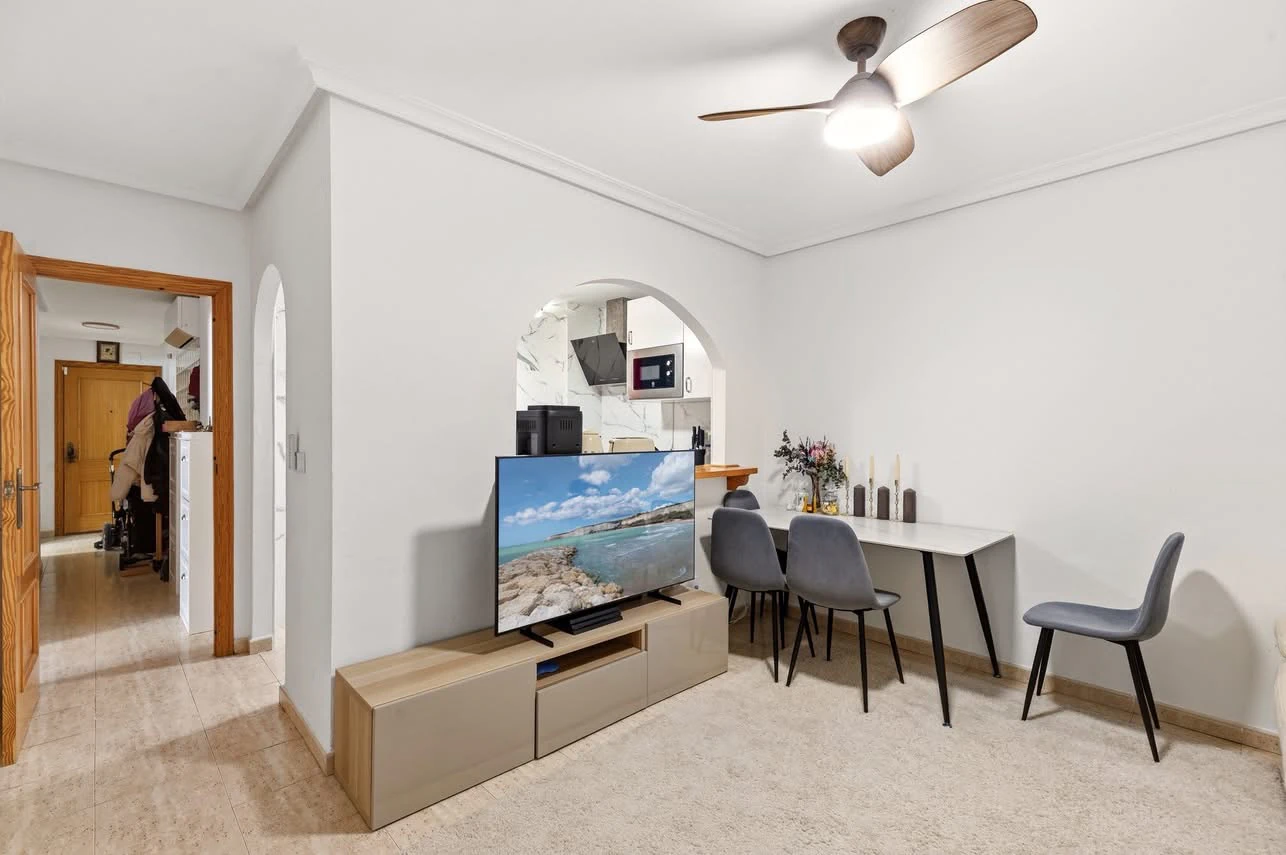 Apartament bine situat aproape de plajă, cu un excelent potențial de închiriere, de vânzare în Villajoyosa.