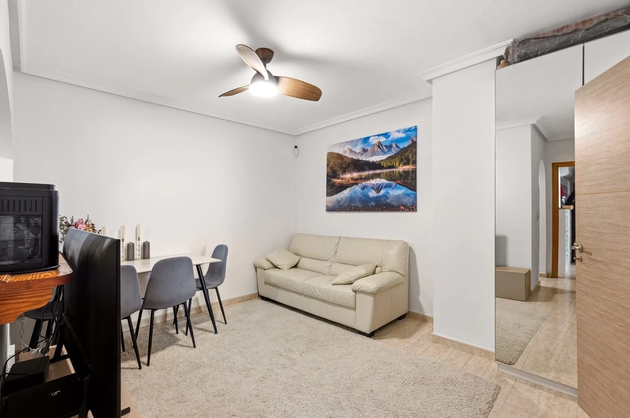 Apartament bine situat aproape de plajă, cu un excelent potențial de închiriere, de vânzare în Villajoyosa.