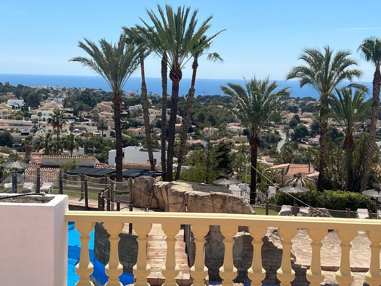 BUNGALOW CU VISTA LA MARE DE VÂNZARE ÎN CALPE – OPORTUNITATE UNICĂ