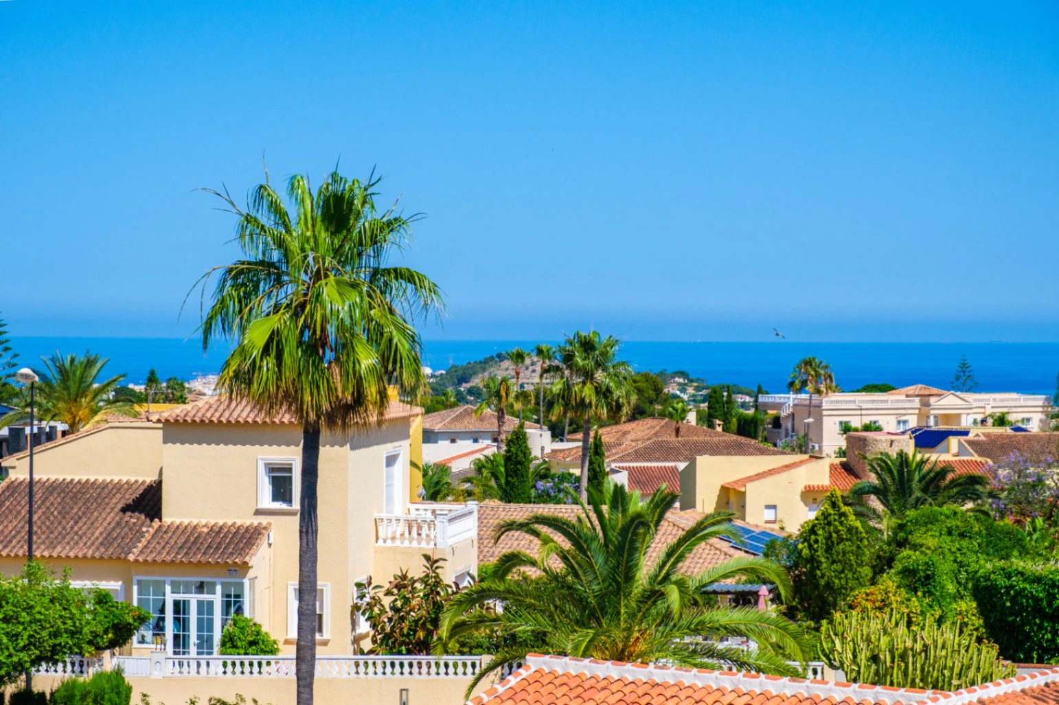 Vilă spațioasă cu 5 camere, cu vedere panoramică la mare, de vânzare în Bello Horizonte, La Nucía.
